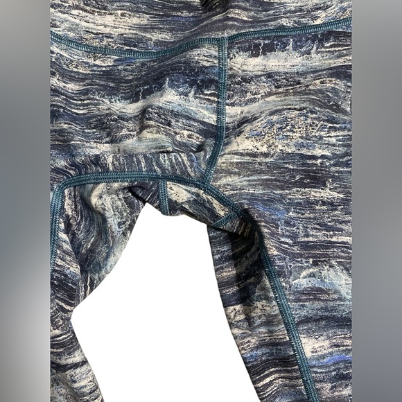 lululemon | size 4 Wunder Under HR 7/8 Tight 25" in Aerial Drift Multi Black - Picture 6 of 8